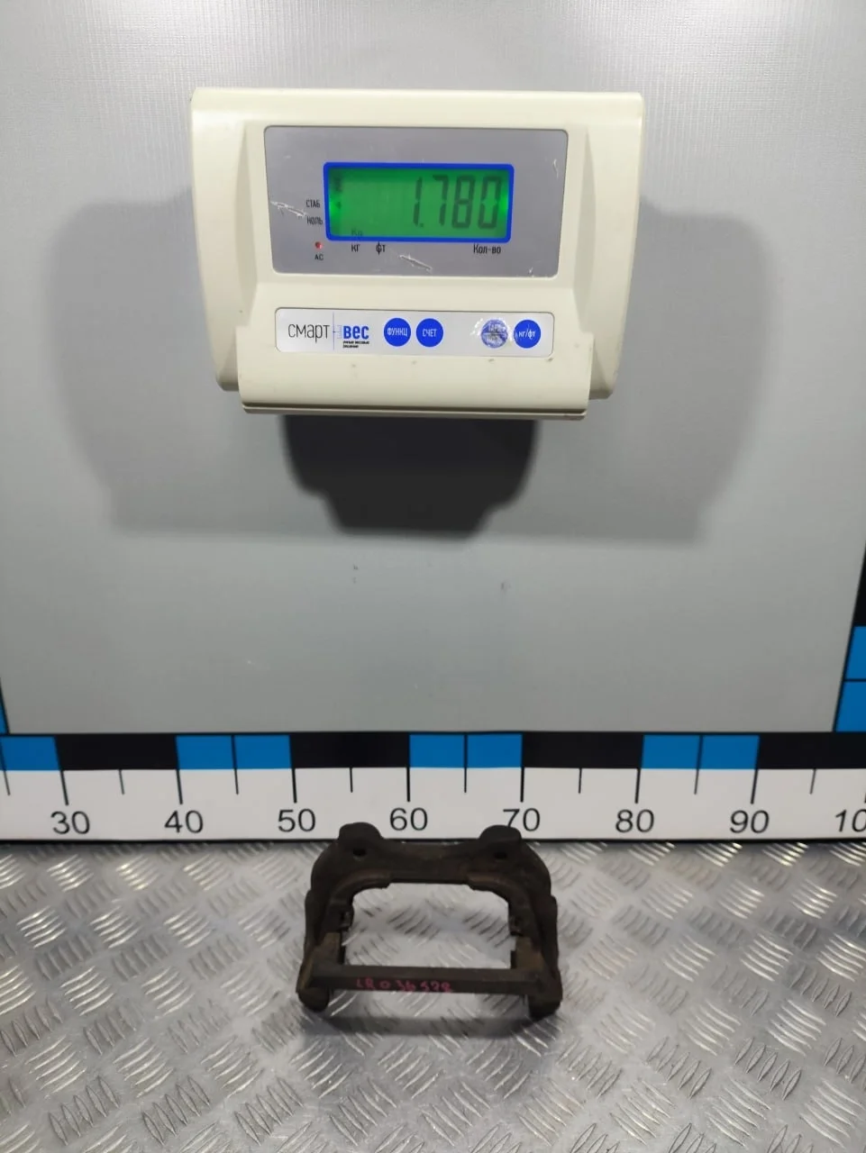 [Б/У] Скоба суппорта заднего левого Land Rover [Код: 00618406 ]