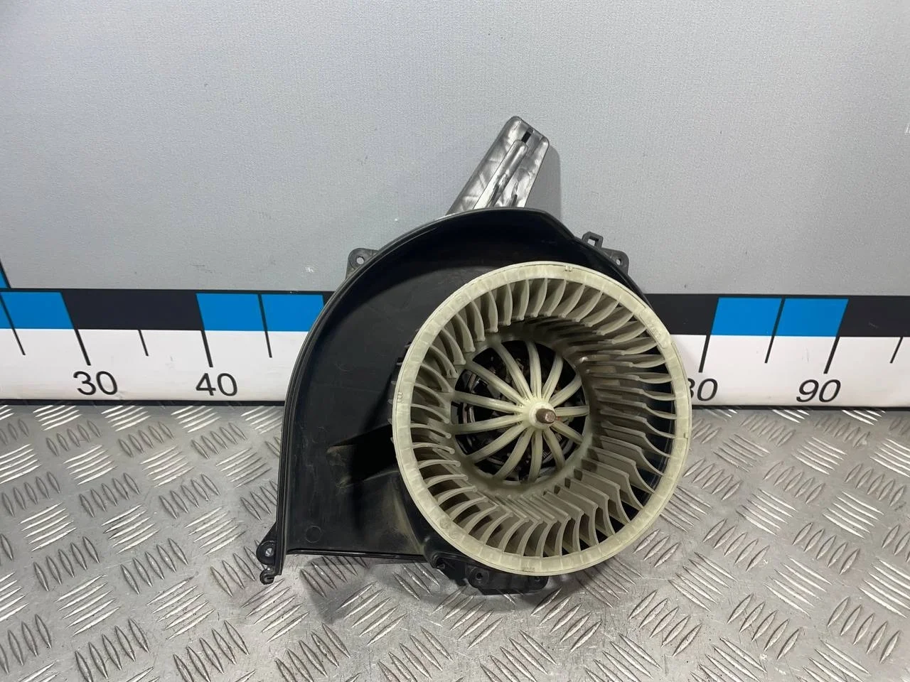 [Б/У] Моторчик отопителя [Код: 00618109 ]