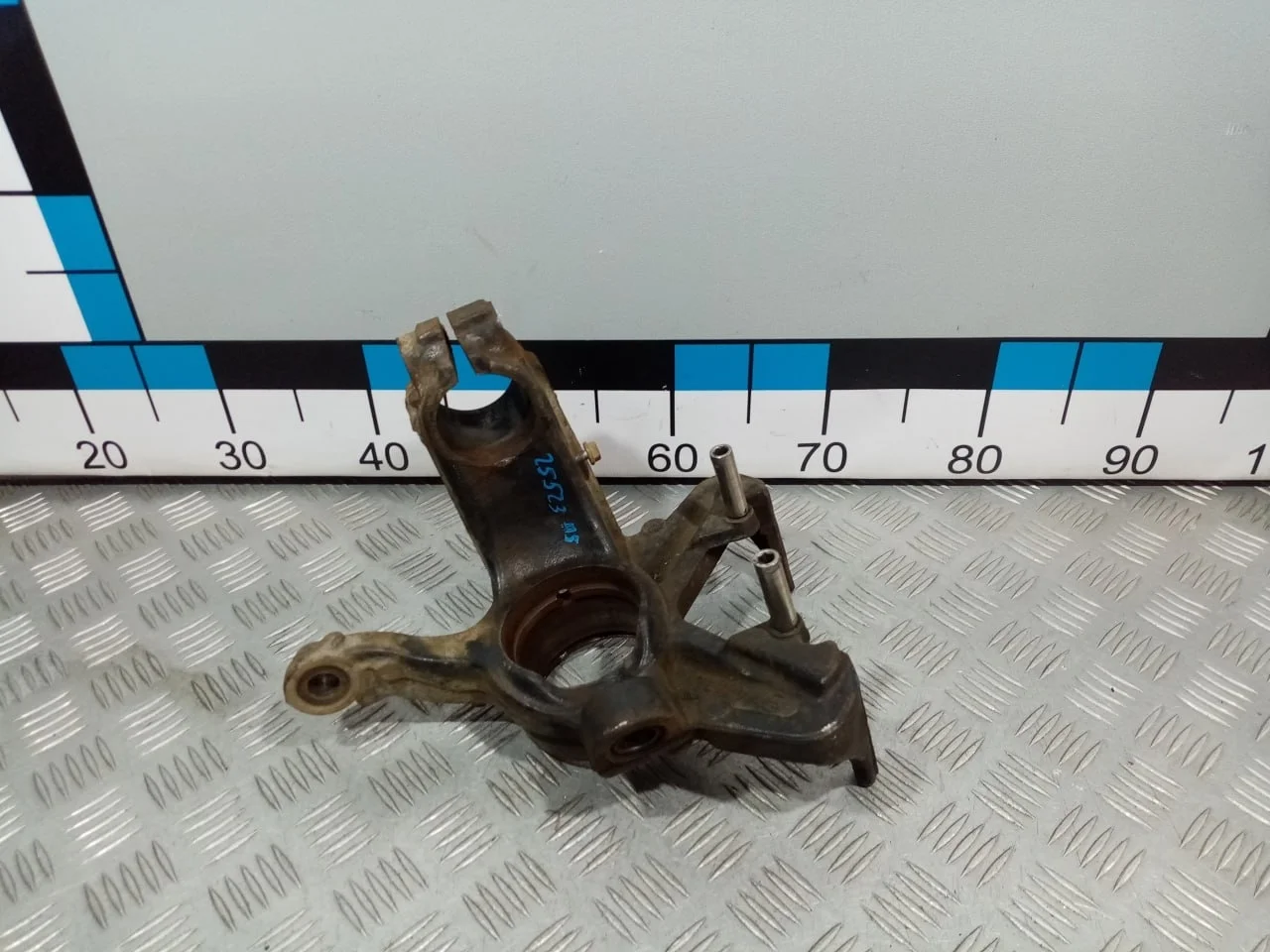 [Б/У] Поворотный кулак левый (цапфа) Fabia Polo [Код: 00618206 ]