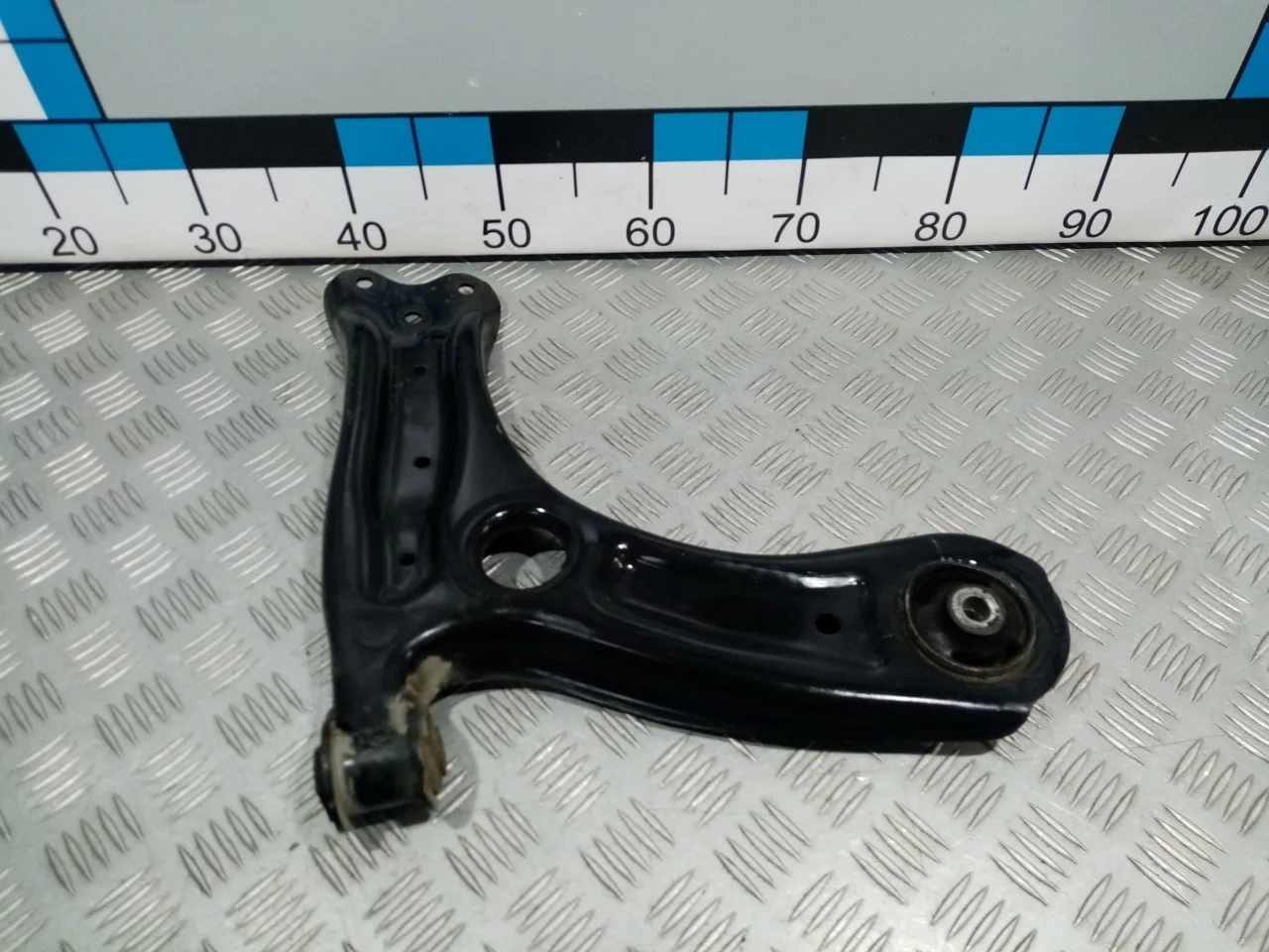 [Б/У] Рычаг подвески передний правый - Сайлентблок под замену [ХОРОШЕЕ] [Код: 00618016 ]