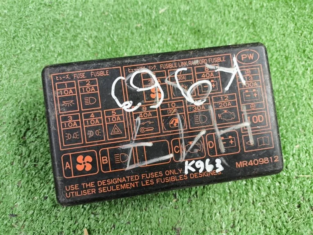 Б.у. крышка блока предохранителей MITSUBISHI PAJERO SPORT K96W MITSUBISHI PAJERO SPORT K96W