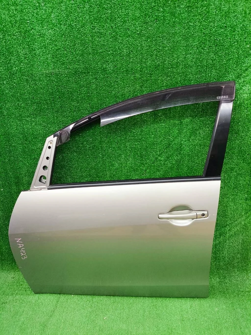 Б.у. дверь MITSUBISHI GRANDIS NA4W MITSUBISHI GRANDIS NA4W