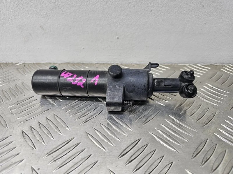 Форсунка фары Mercedes W212