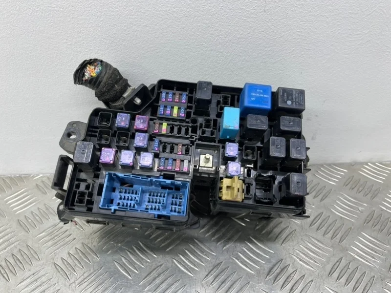 Блок предохранителей Mazda 3 BL