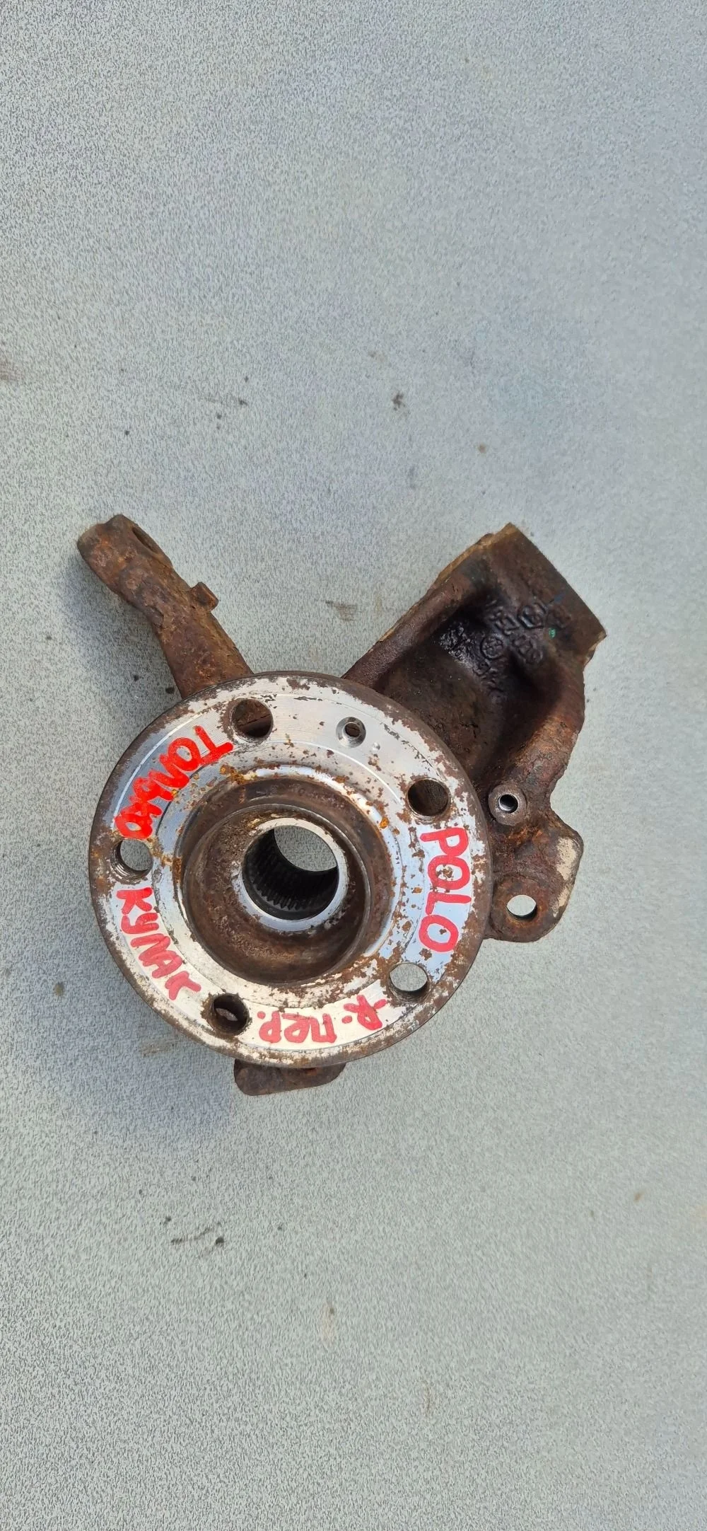 Кулак поворотный передний правый для VW Polo Sed