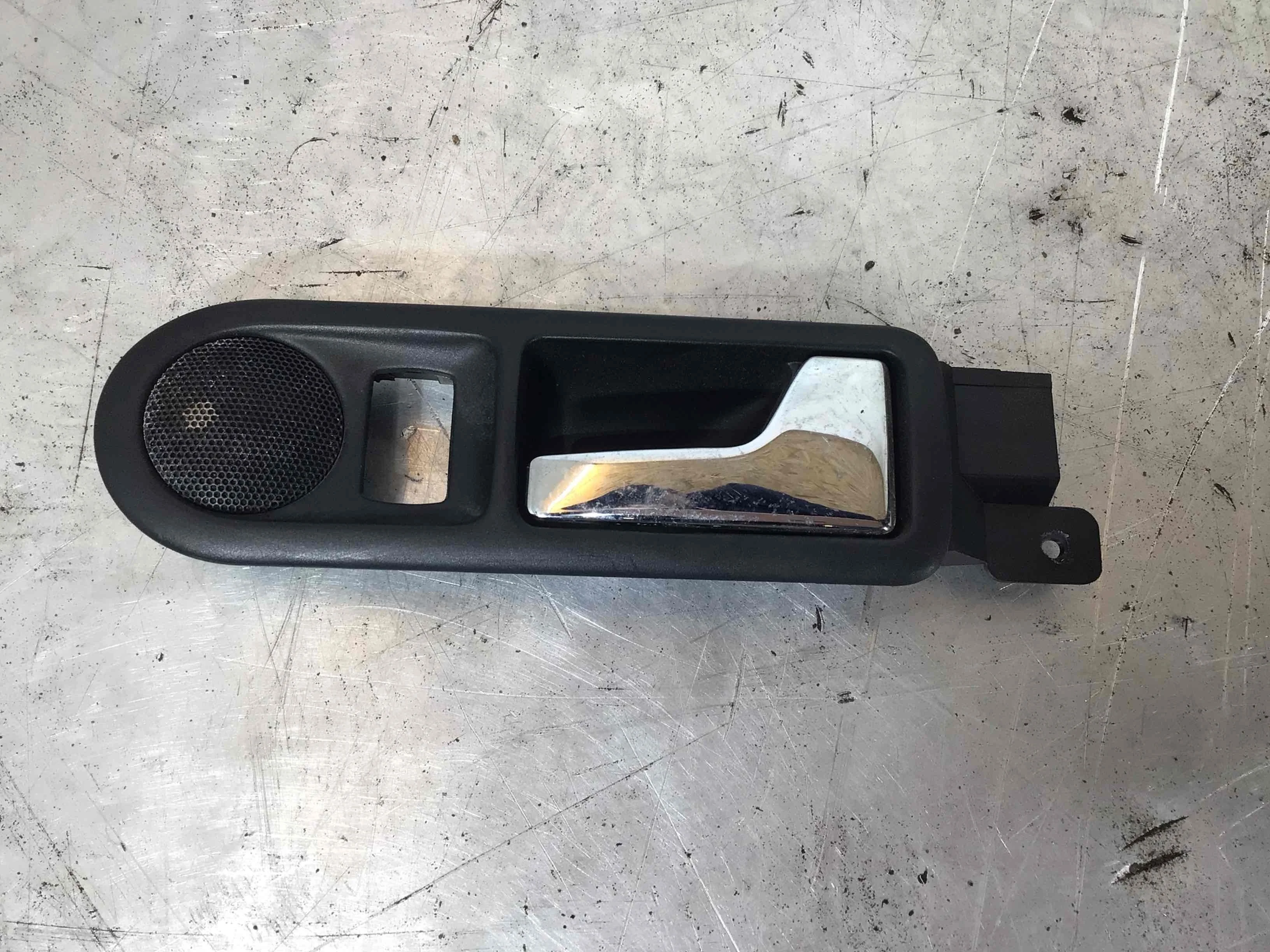 Ручка внутренняя задняя правая Volkswagen Golf 4 поколение (1997-2004) бензин 1.6 i Механика Х/б