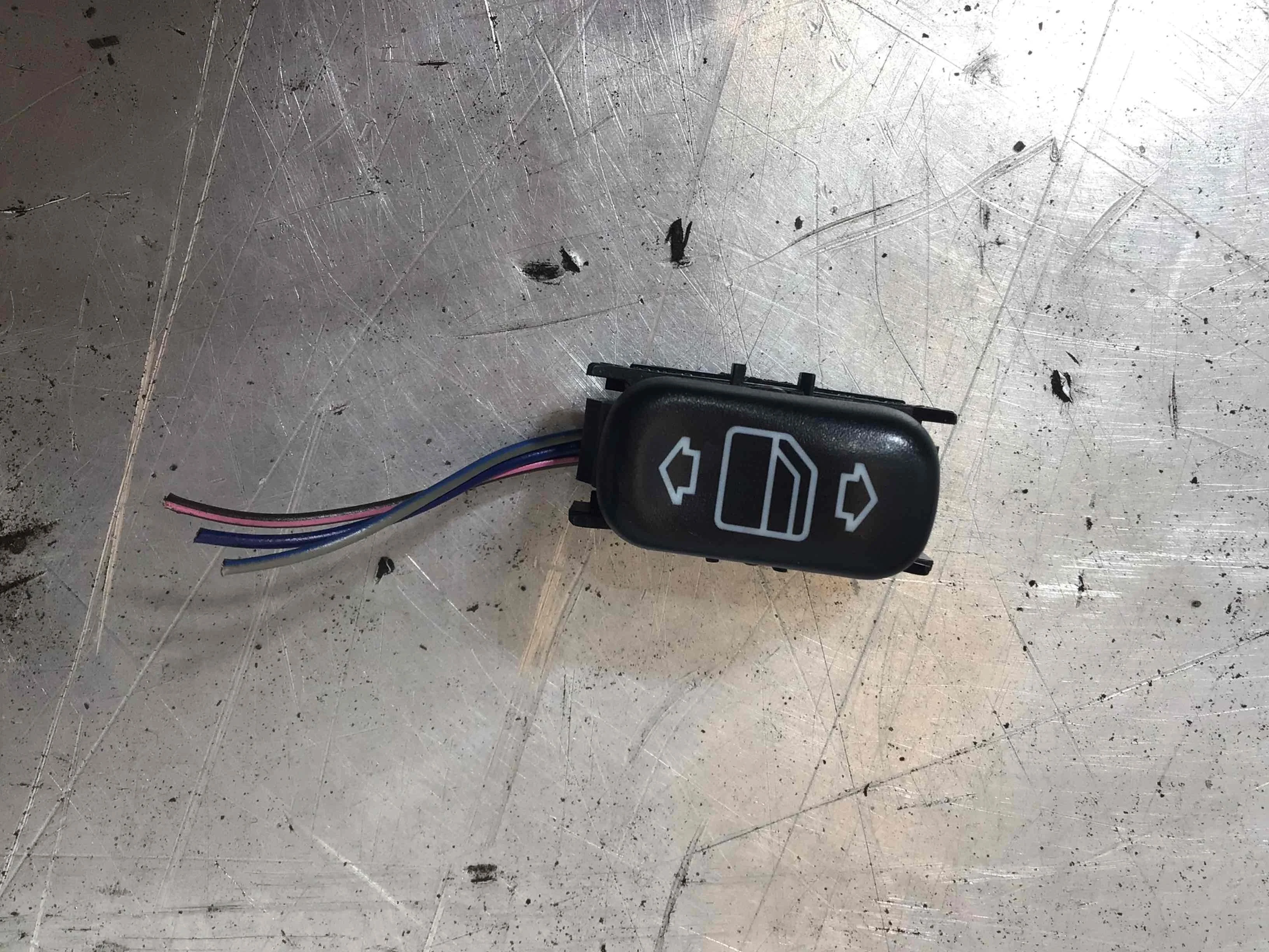 Кнопка стеклоподъемника заднего правого Mercedes E-klasse E-klasse (W210) 1995 - 2003 бензин 2.3 i Механика Седан