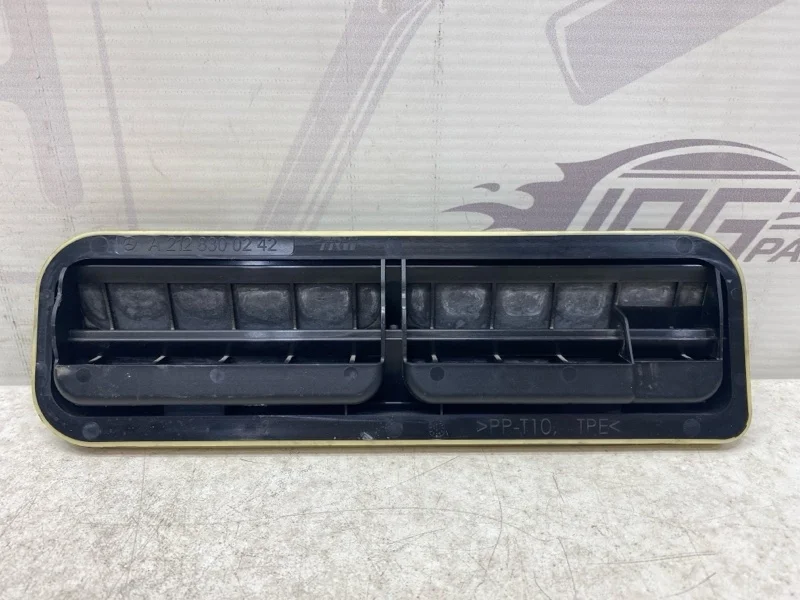 Вентиляционная заслонка заднее крыло Mercedes-benz CLS 2011 C218