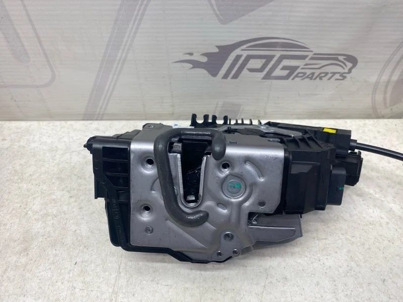 Замок передней левой двери Mercedes-benz W222