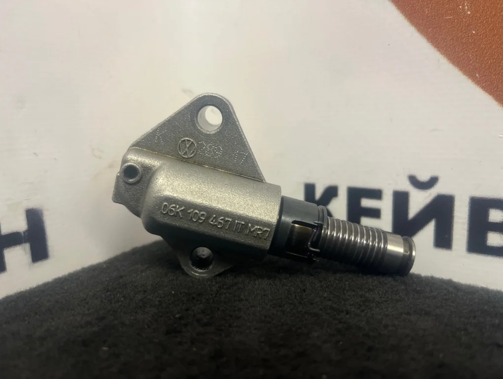 Натяжитель цепи грм Audi Q5 2011 8R