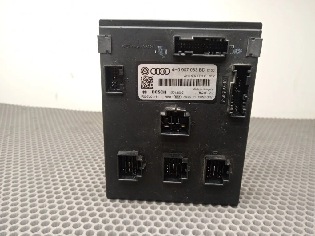 Блок управления бортовой сети Audi A8 2011 D4