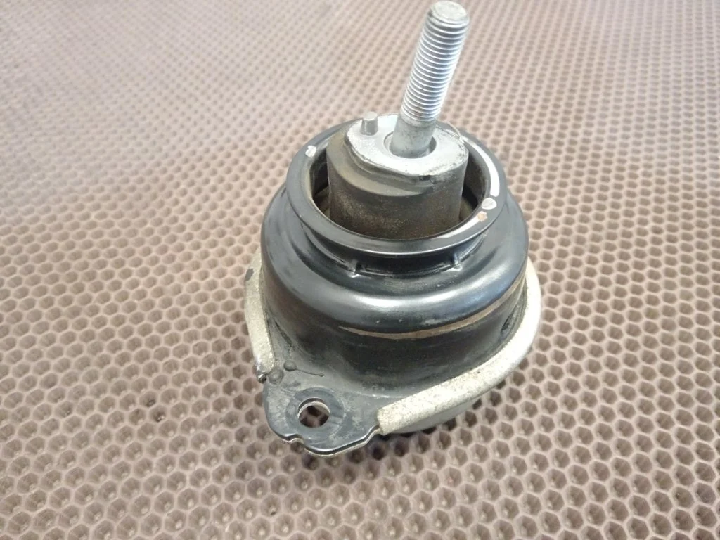 Подушка двигателя Audi Q7 4L