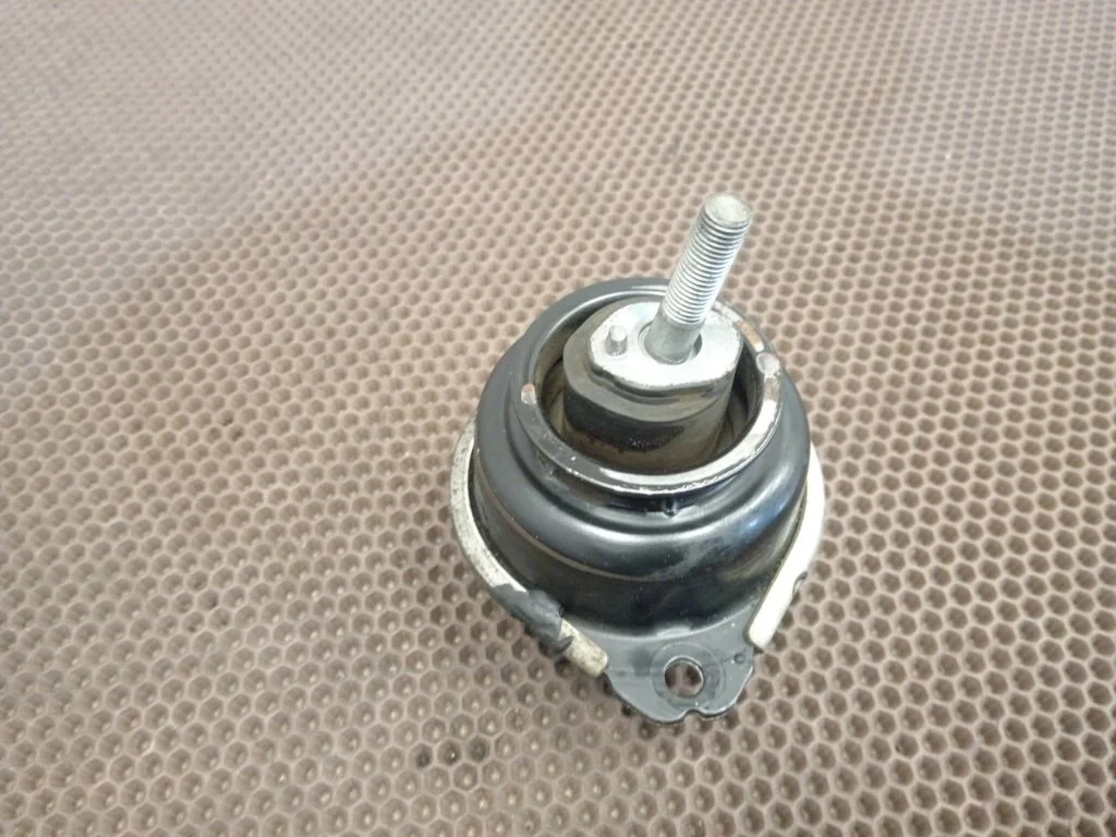 Подушка двигателя Audi Q7 4L
