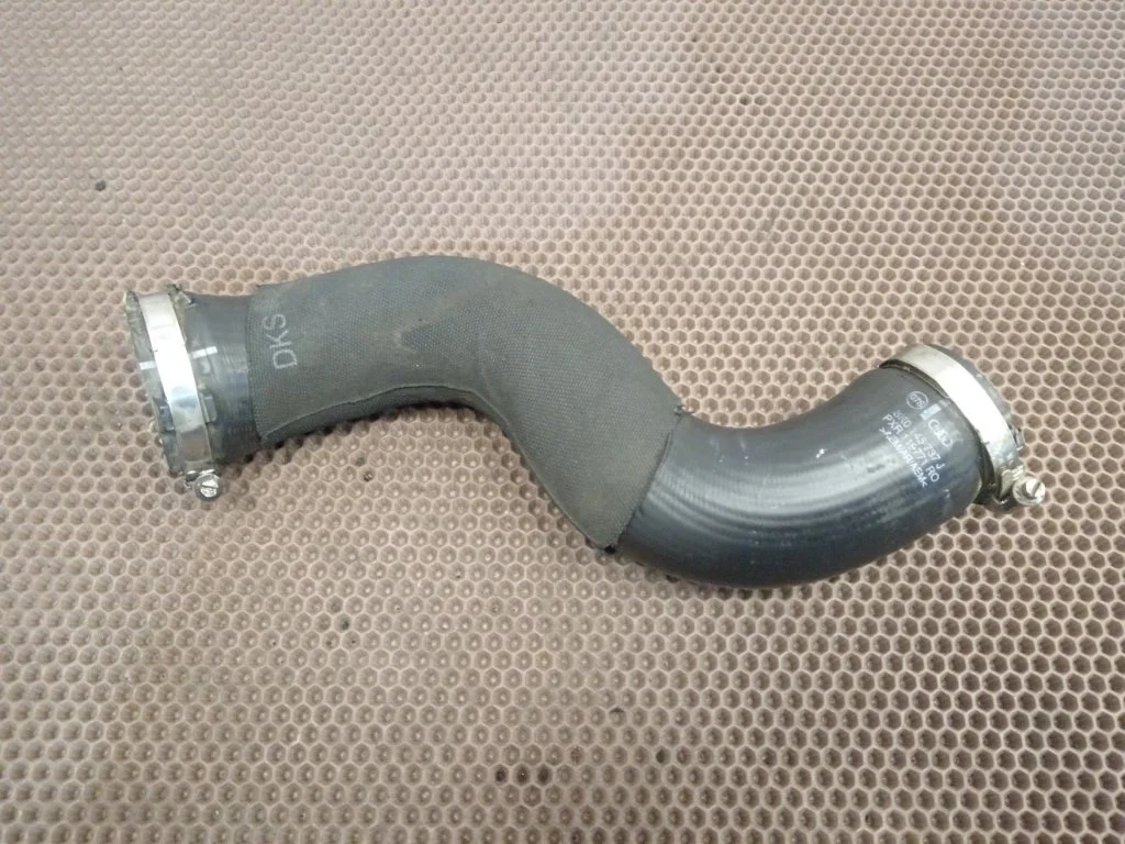 Патрубок интеркулера Audi A5 B8