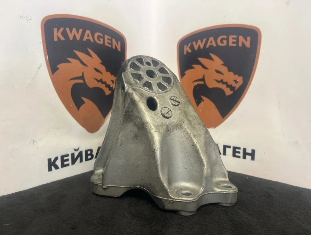 Кронштейн двигателя Audi Q7 2007 4L