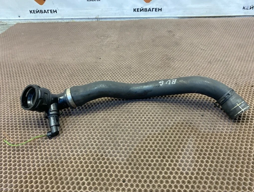 Патрубок системы охлаждения Audi Q7 2005 4L