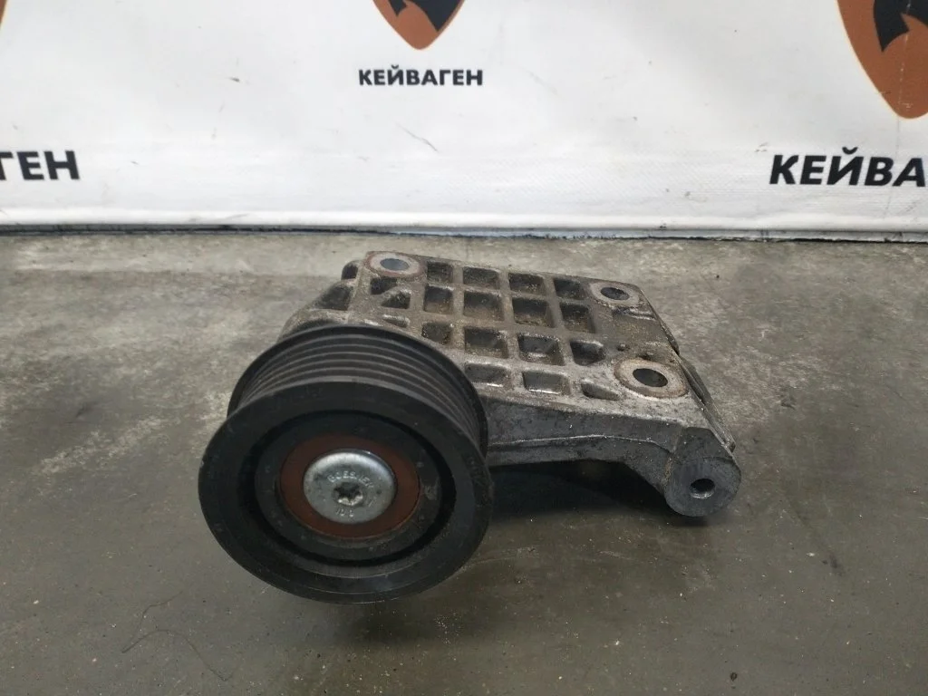 Кронштейн генератора Audi Q7 2006 4L