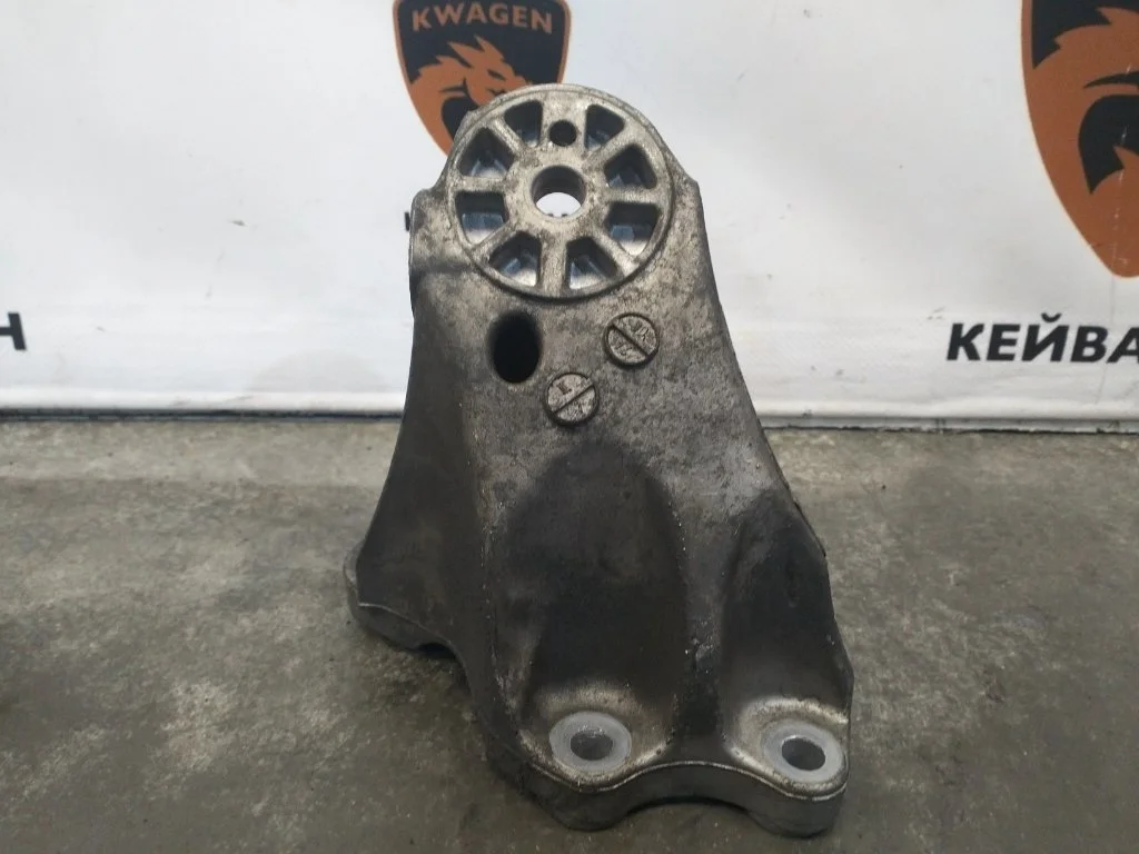 Кронштейн двигателя Audi Q7 2006 4L