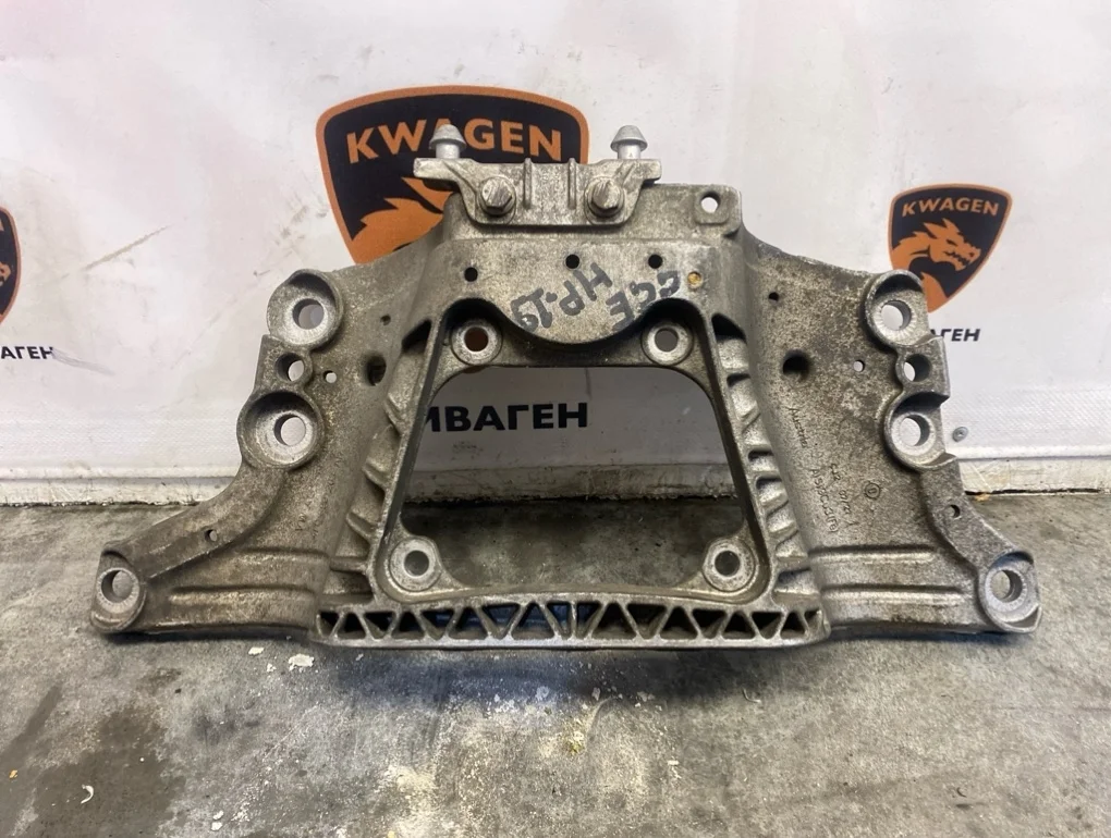 Опора акпп Audi A6 2009 C6