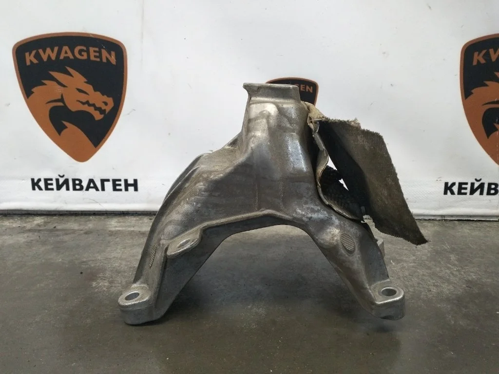 Кронштейн двигателя Audi A4 2012 B8