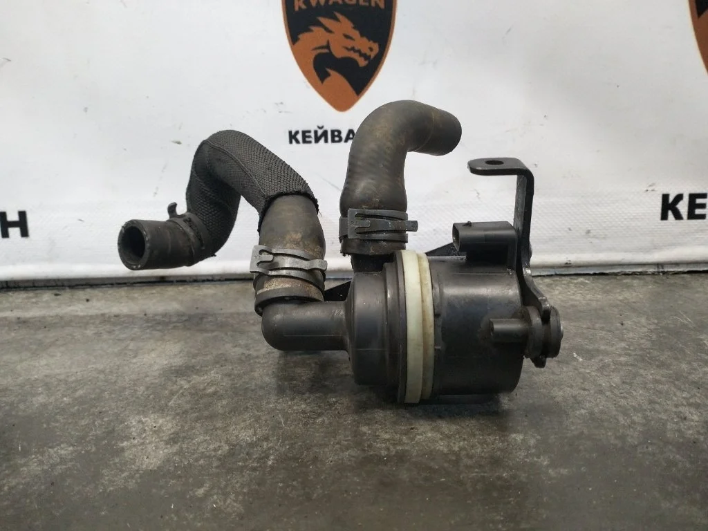 Дополнительный насос Volkswagen Touran 2013 1T