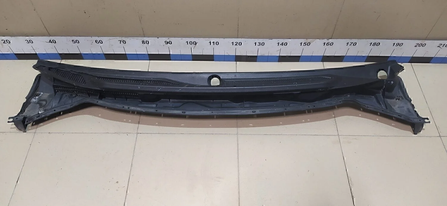 Решетка стеклооч. (планка под лобовое стекло) LX 570