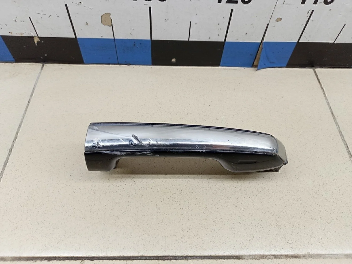 Ручка двери наружная левая LX 570