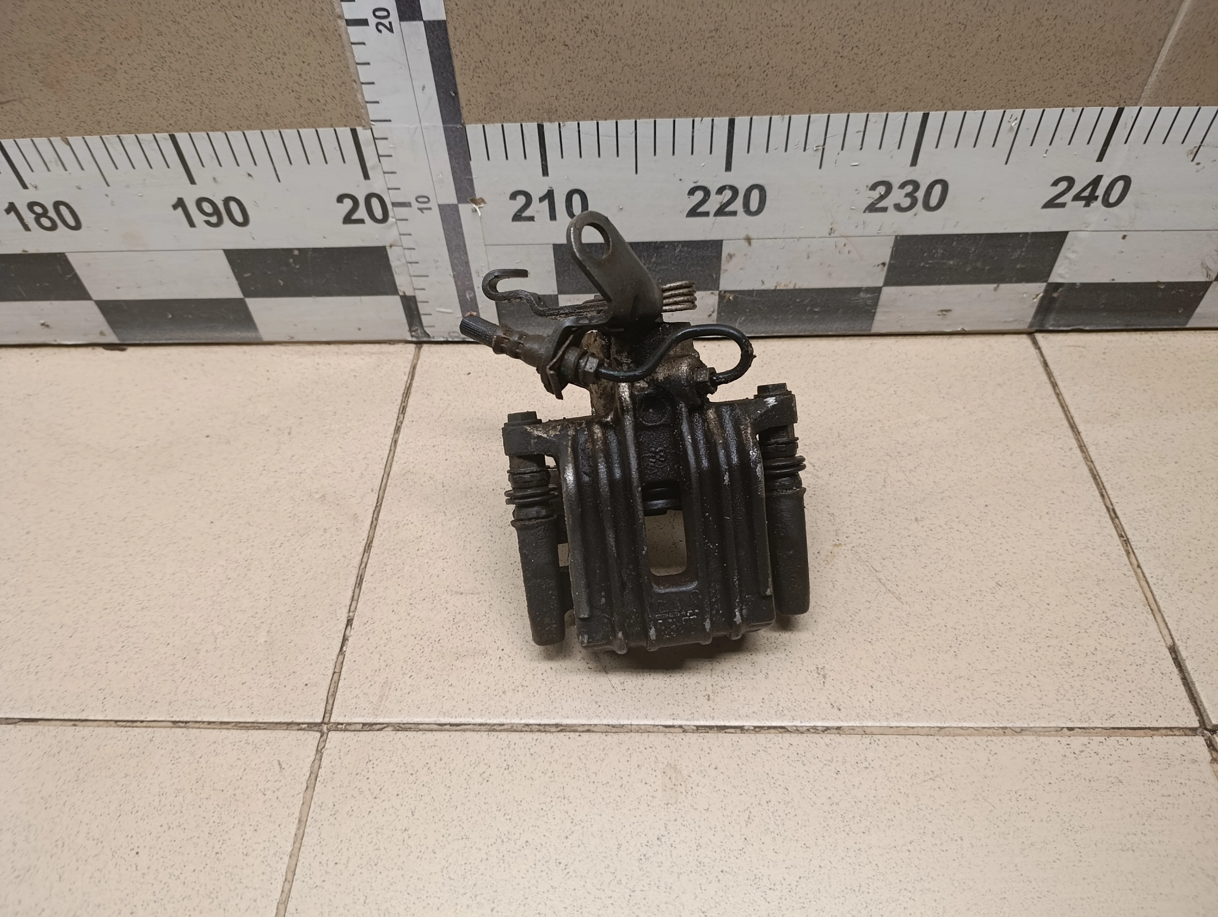 Суппорт задний правый Yeti 2009>