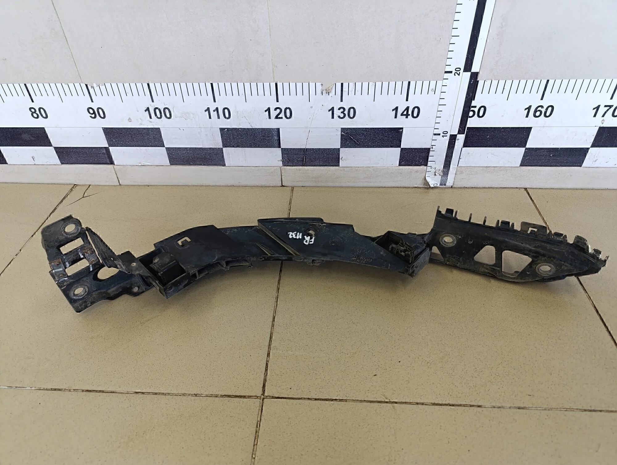 Кронштейн фар правый Polo (Sed RUS) 2011>