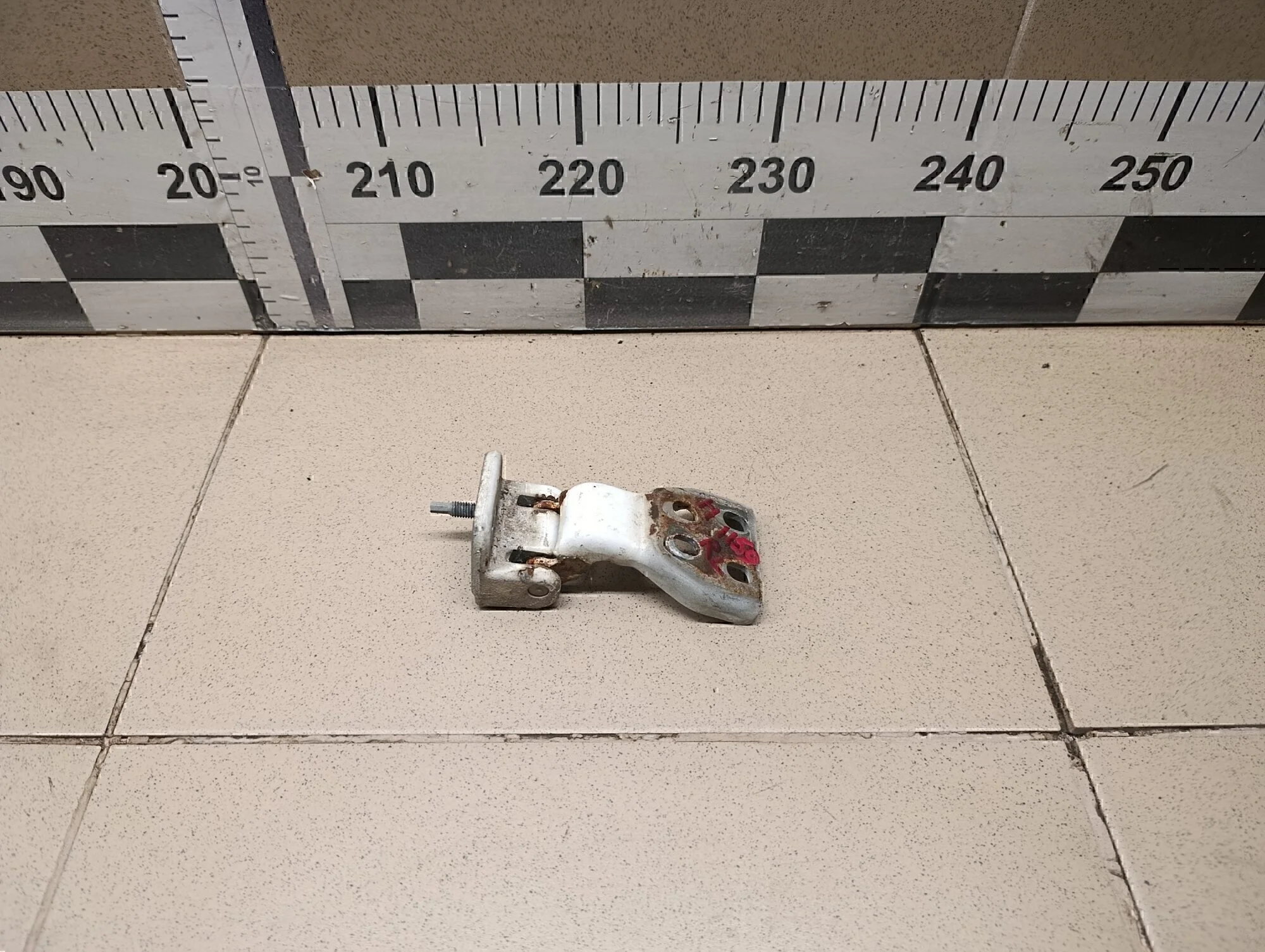 Петля двери задней левой нижняя Transit 2006-2013