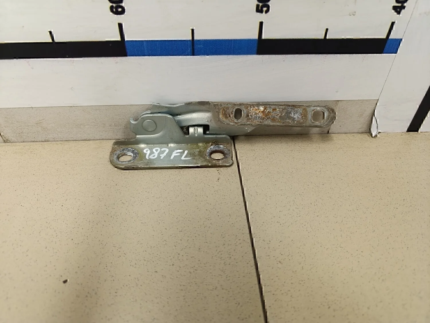 Петля капота левая Logan 2005-2014