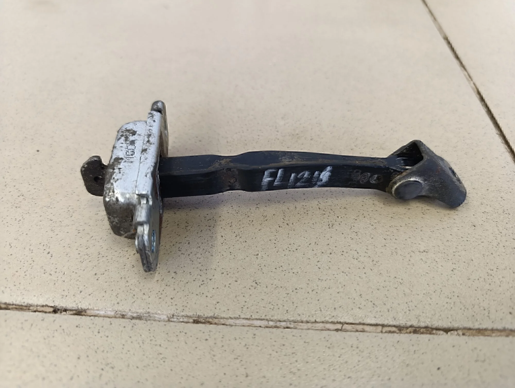 Ограничитель двери RIO 2011-2017