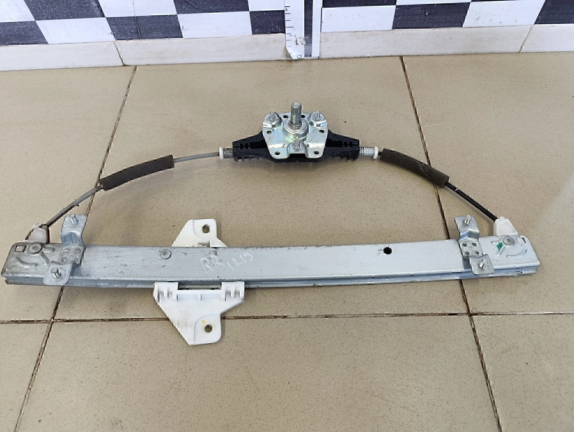 Стеклоподъемник механ. задний правый RIO 2011-2017