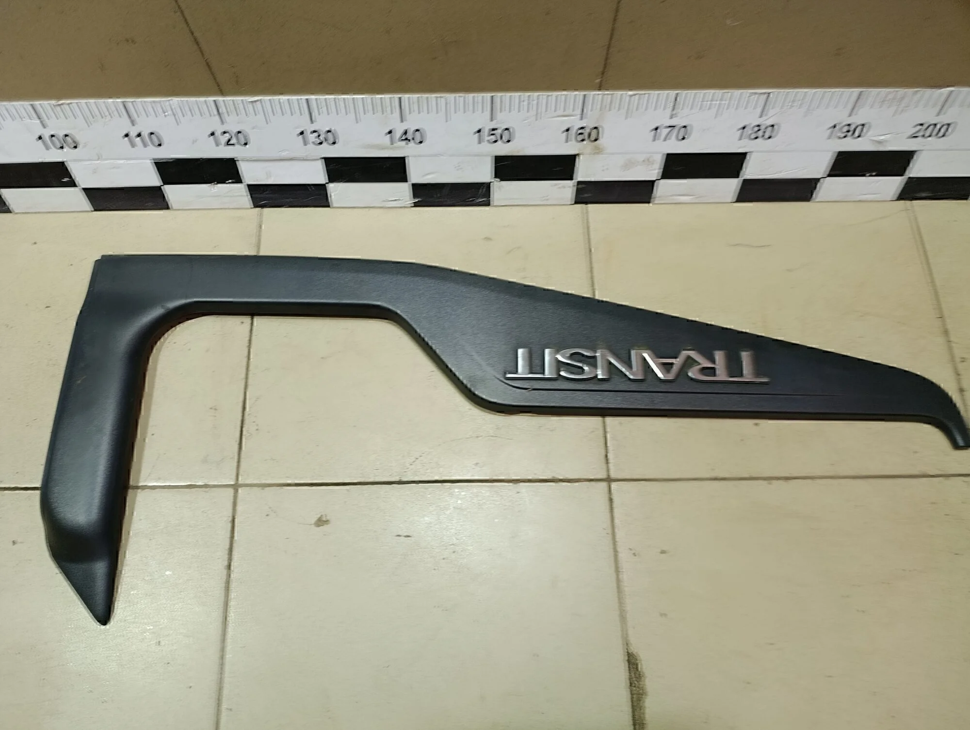 Накладка стекла переднего левого Transit 2006-2013