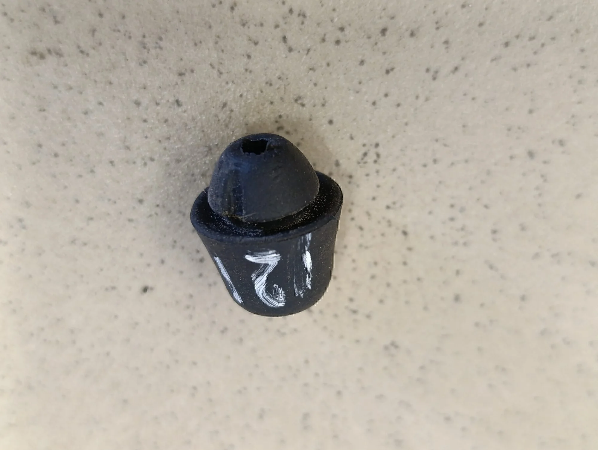 Отбойник капота Solaris 2010-2017