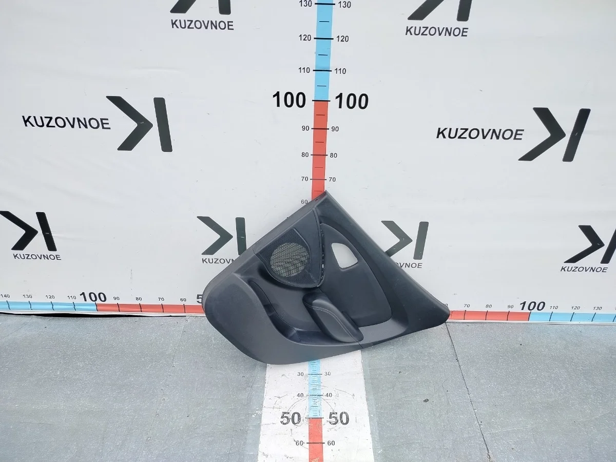 Обшивка двери Hyundai ix35 2012 LM