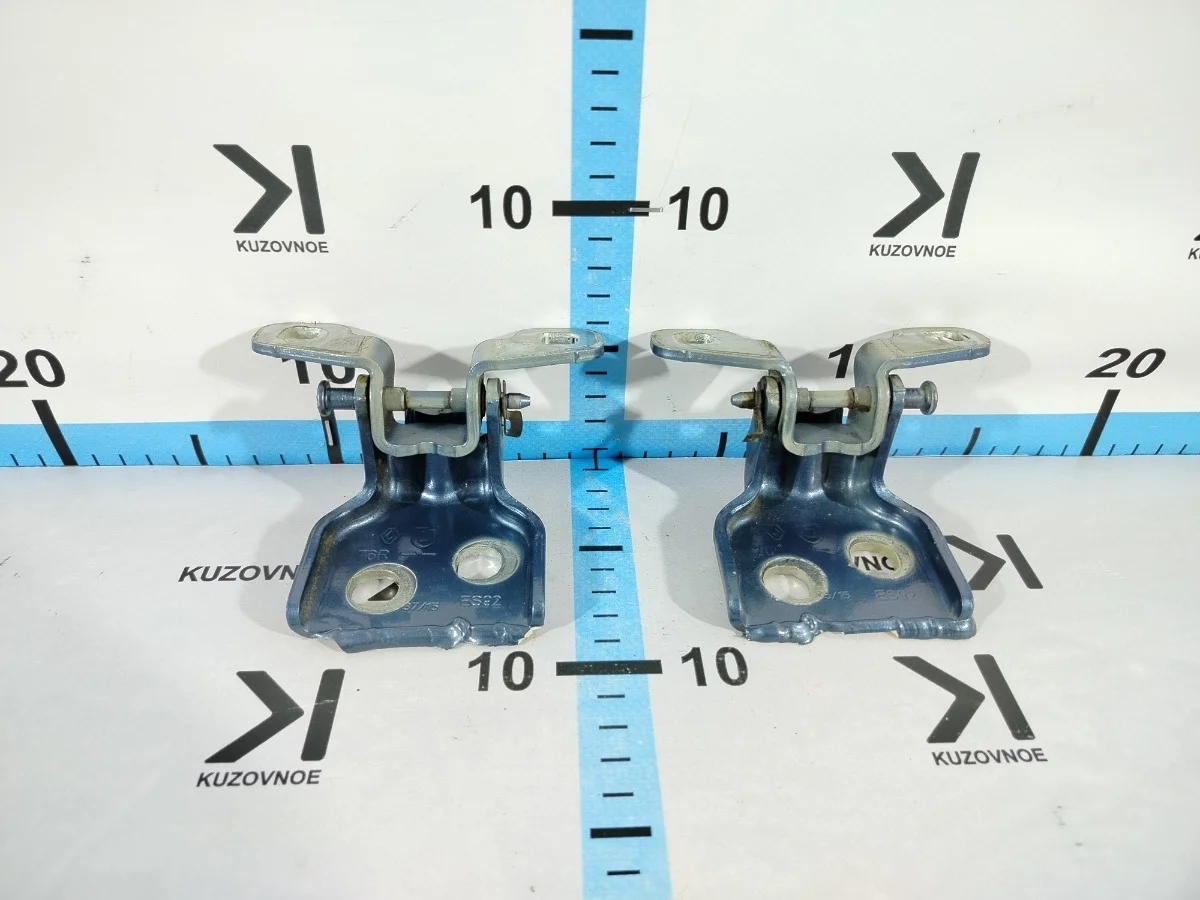 Петля двери Renault Duster 2015 HSM