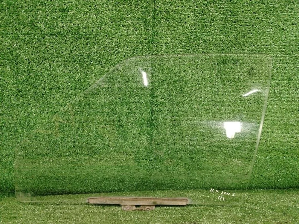 Стекло двери Nissan NP300 2011 803012SA03 DC YD25, переднее левое