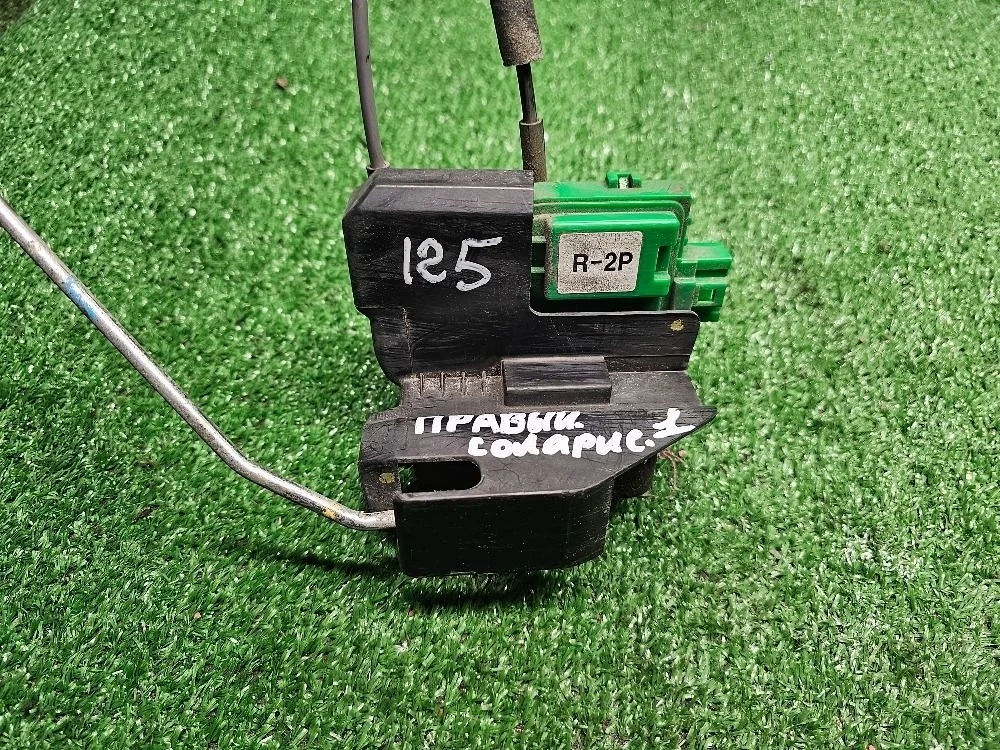 Замок двери передний правый Hyundai Solaris 1