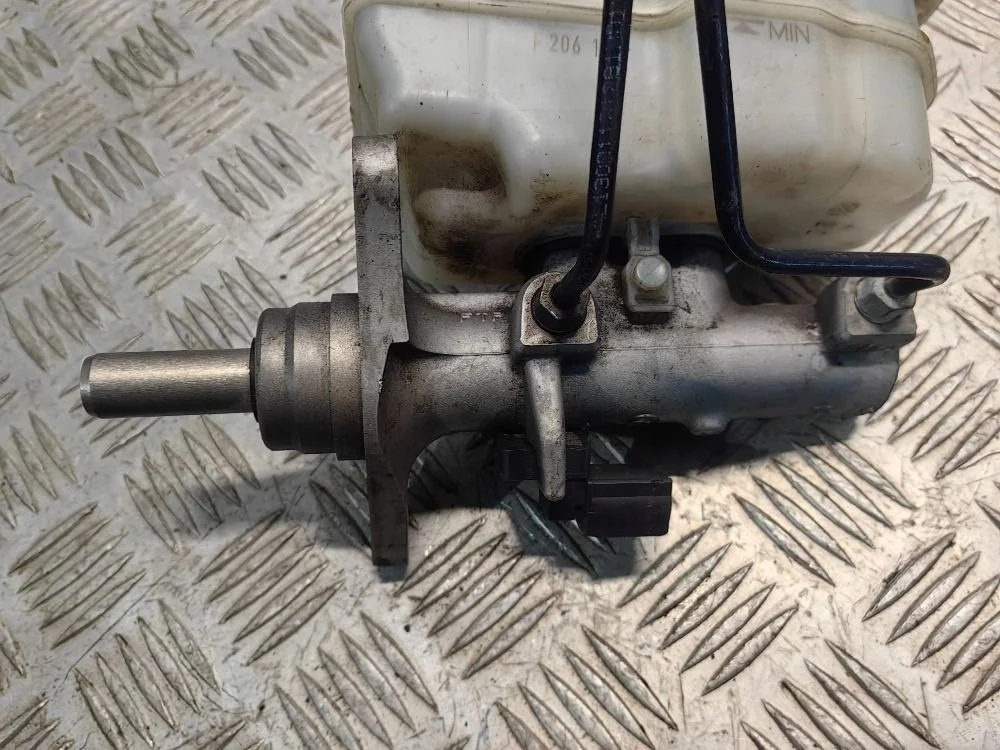 Цилиндр тормозной главный VW Polo V