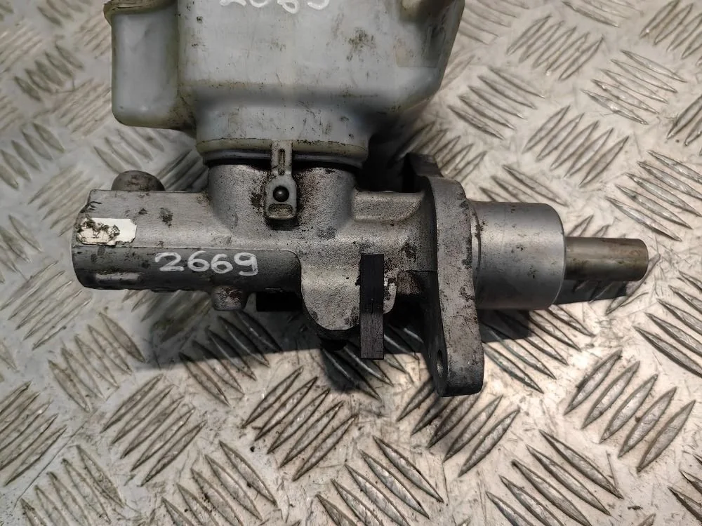 Главный тормозной цилиндр Skoda Octavia