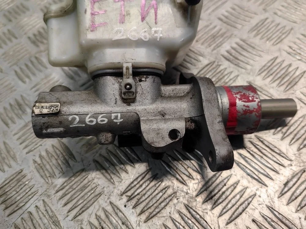 Главный тормозной цилиндр Skoda Yeti