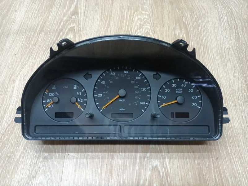 Панель приборов Mercedes ML W163