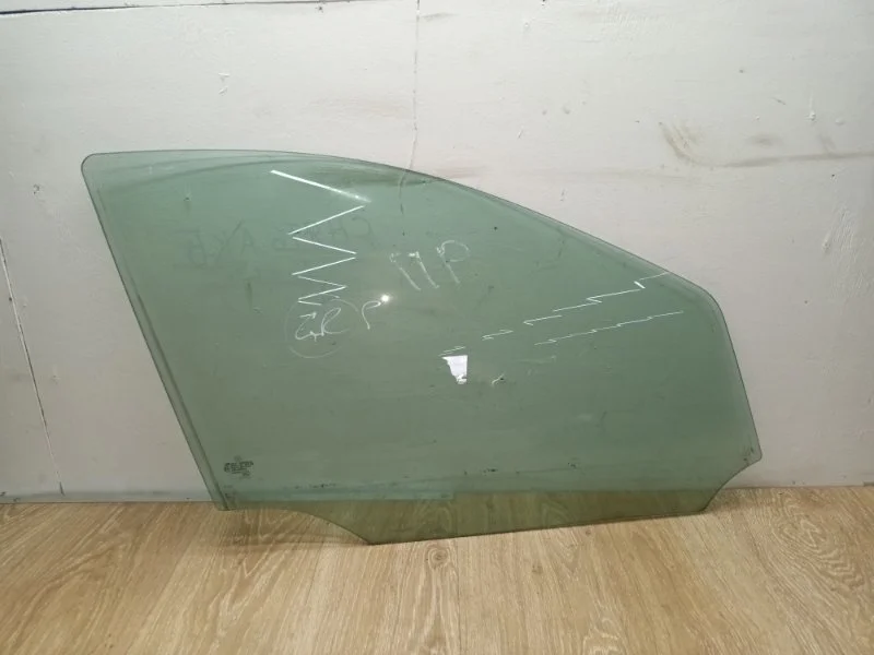 Стекло двери Mercedes ML W164