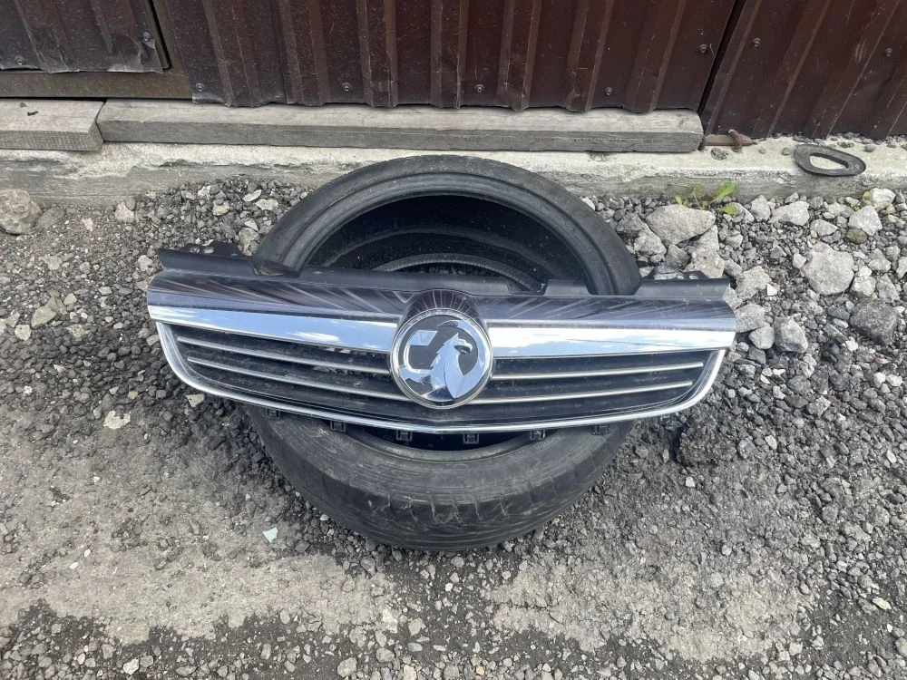 решетка радиатора opel zafira B рестаил