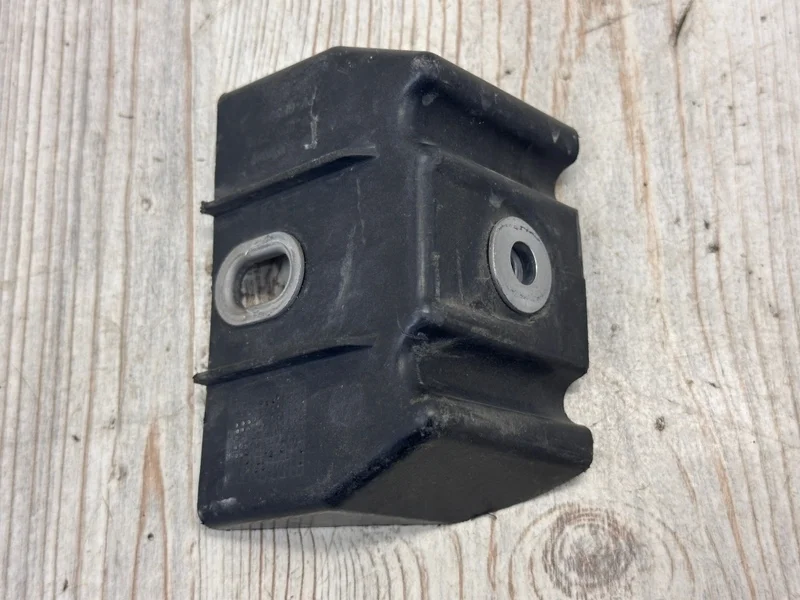 Кронштейн панели радиатора VW Transporter T5+ GP 2010-2015 7H