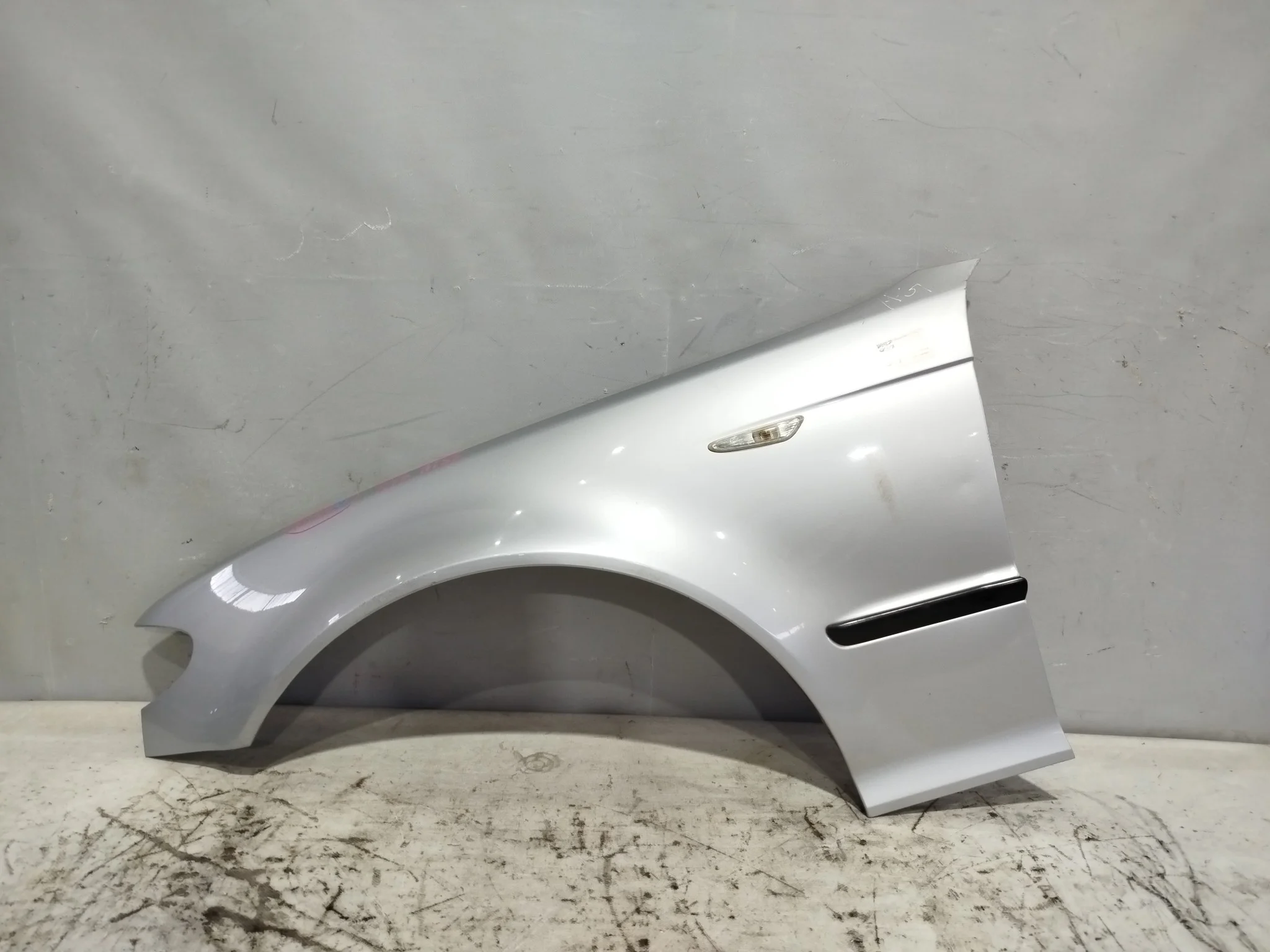 КРЫЛО BMW 41357042323 ПЕРЕД ЛЕВО серебро DY499