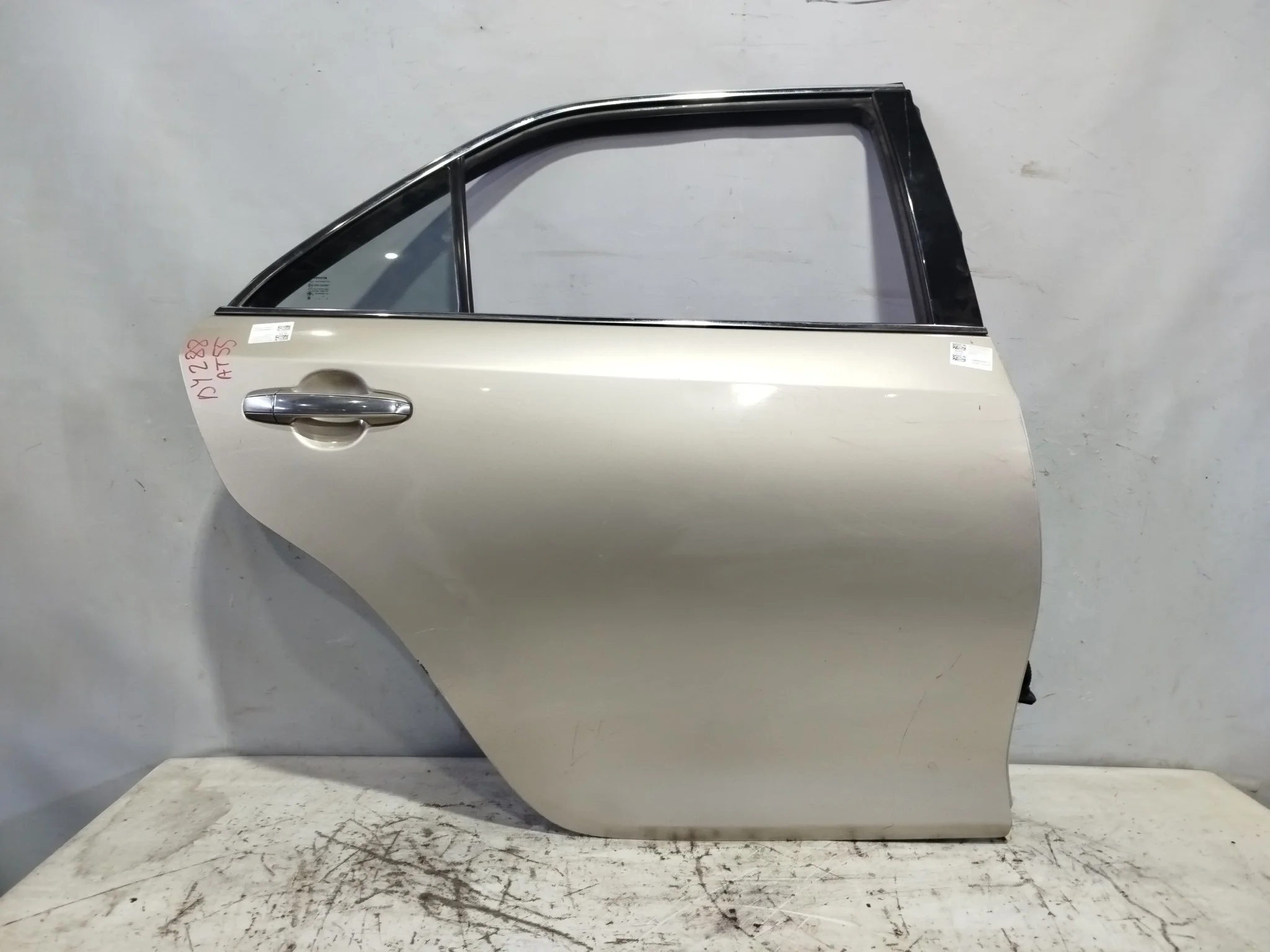 ДВЕРЬ TOYOTA DAIHATSU 6700333200 ЗАД ПРАВО золотой DY288