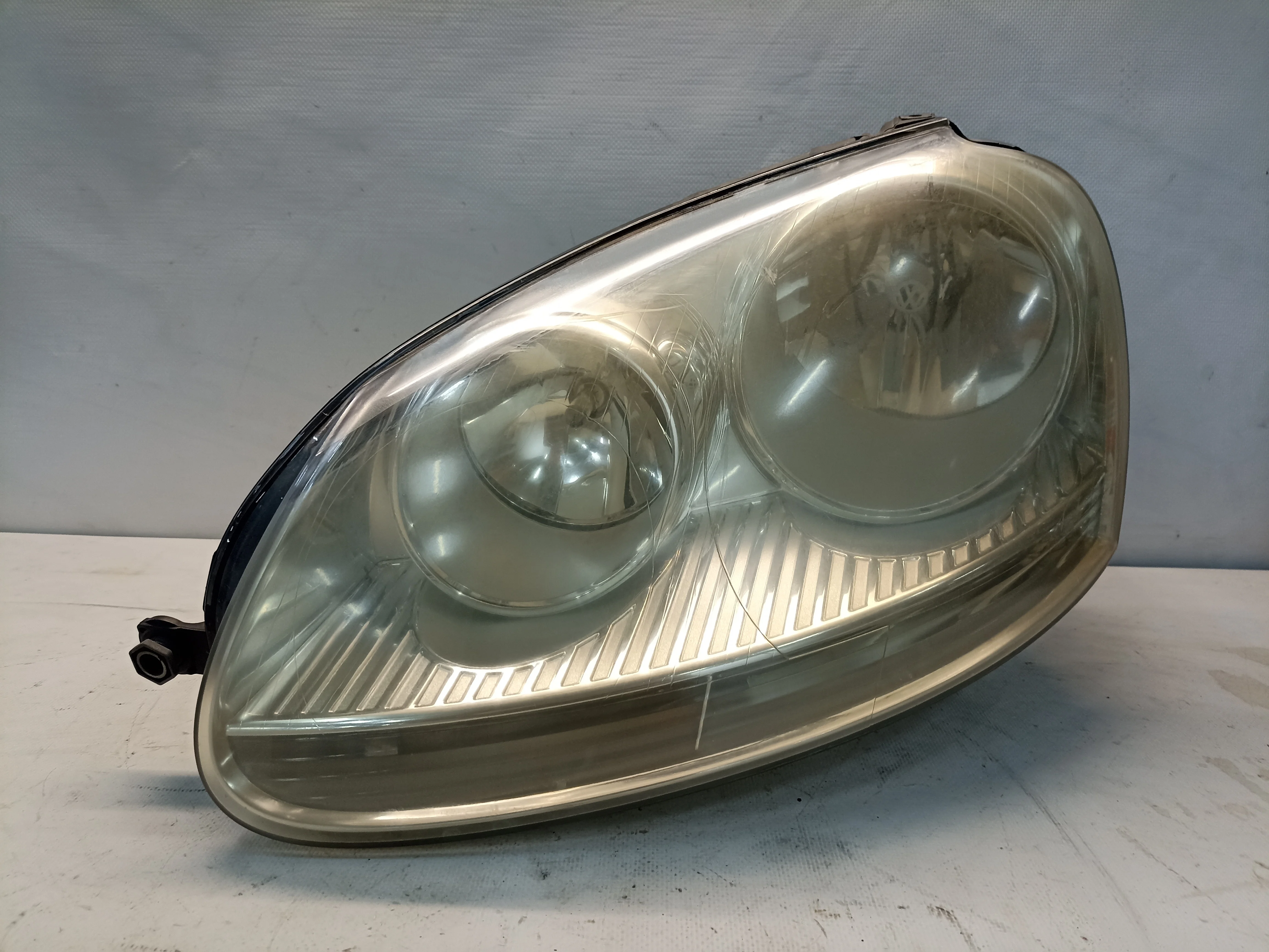 ФАРА VOLKSWAGEN ЛЕВО 1K6941005Q KA9846Z