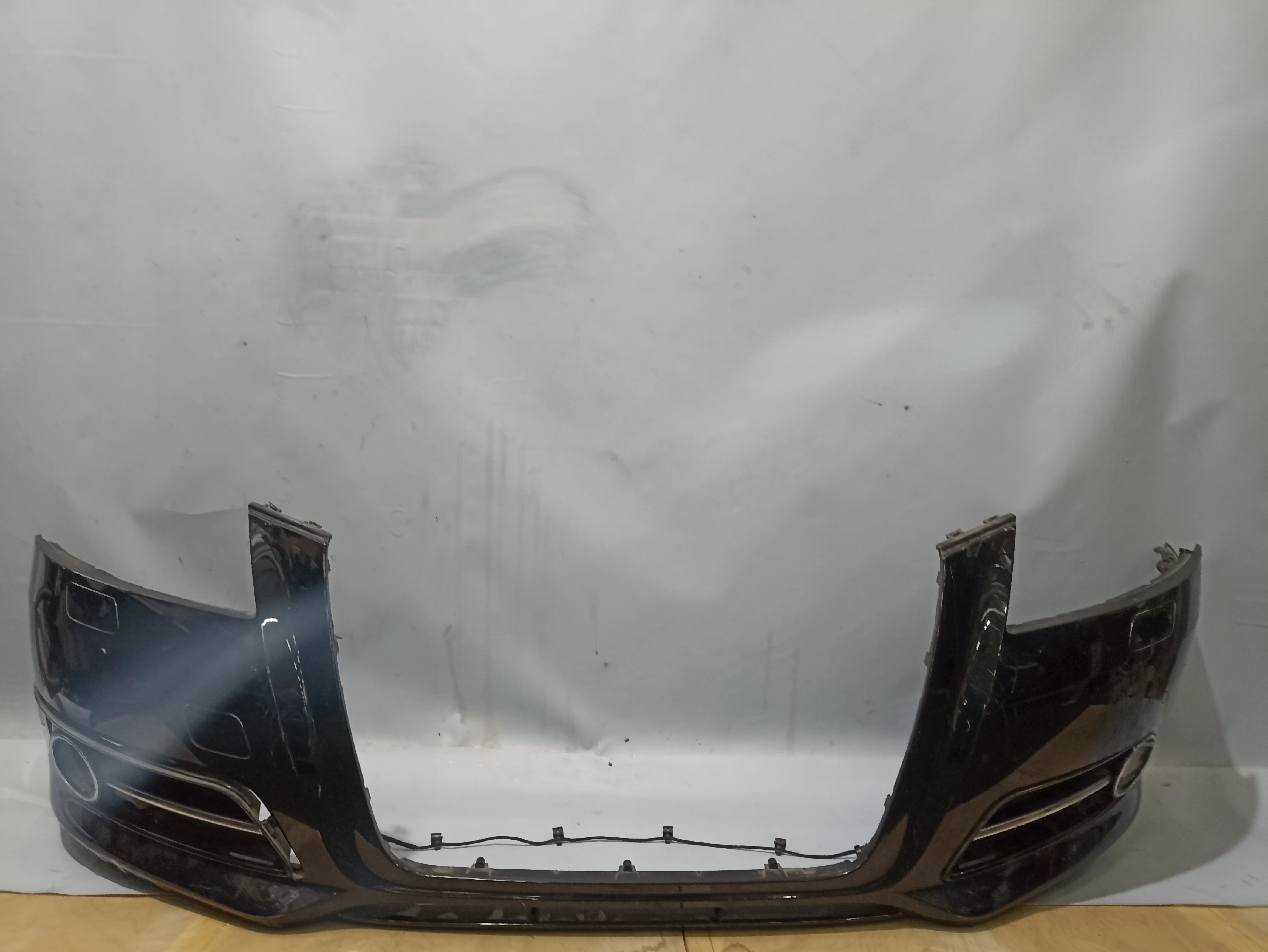 БАМПЕР AUDI 8P0807105F ПЕРЕД черный DY279Z